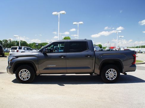 Used 2024 Toyota Tundra SR5 AWD/4WD image 11