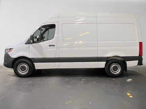 Used 2025 Mercedes-Benz Sprinter 2500 image 6