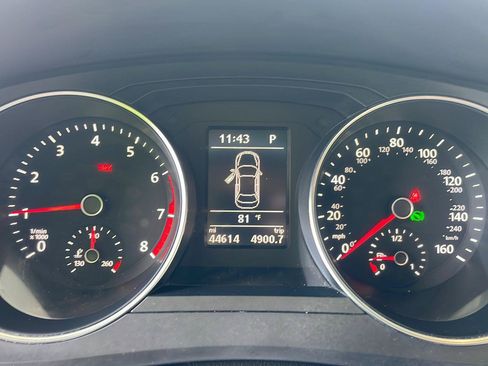 Used 2017 Volkswagen Jetta SE FWD image 2