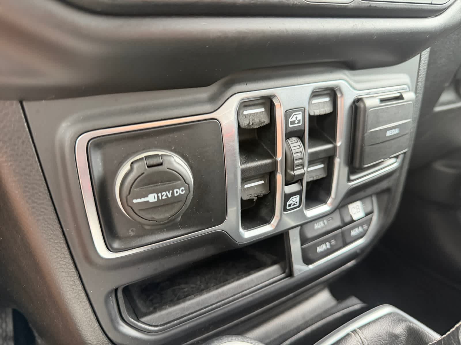 Used 2020 Jeep Gladiator Overland AWD/4WD image 25