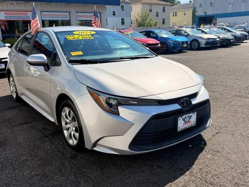 Used 2024 Toyota Corolla LE FWD image 2
