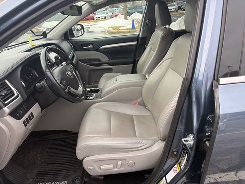 Used 2019 Toyota Highlander XLE image 10