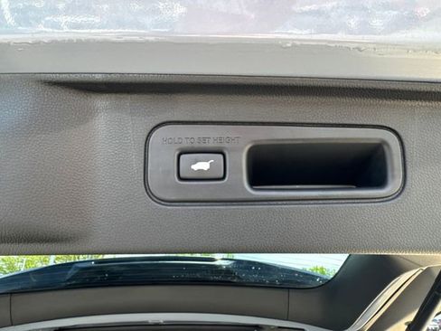 Used 2025 Honda Pilot Touring image 38