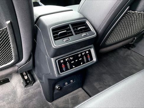 Used 2021 Audi e-tron Premium Plus w/ Premium Plus Package image 10