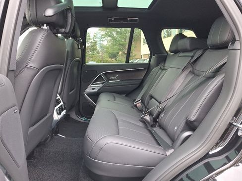 New 2025 Land Rover Range Rover SE image 8