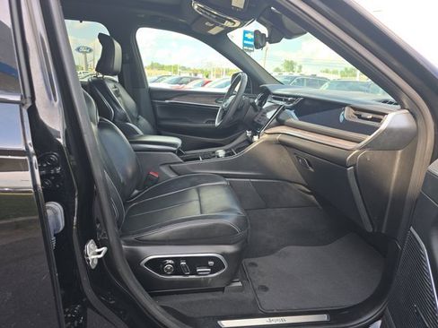 Used 2022 Jeep Grand Cherokee Overland w/ Luxury Tech Group IV image 22