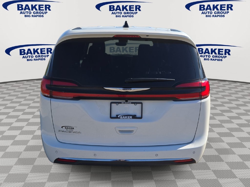 Used 2026 Chrysler Pacifica Select FWD image 4