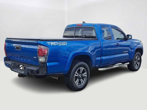Used 2018 Toyota Tacoma TRD Sport image 6
