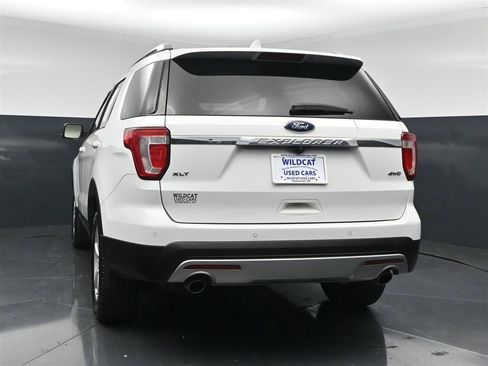 Used 2017 Ford Explorer XLT w/ Equipment Group 201A AWD/4WD image 7