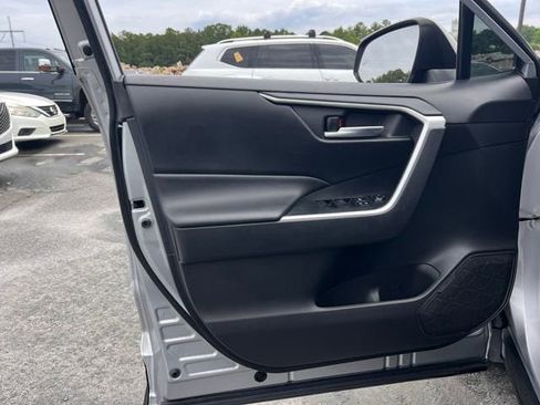 Used 2021 Toyota RAV4 XLE FWD image 10