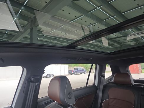 Used 2022 Volkswagen Tiguan SEL R-Line AWD/4WD image 17