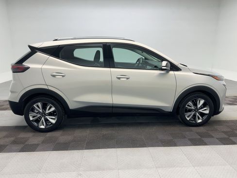 Used 2022 Chevrolet Bolt EUV LT w/ Convenience Package image 8