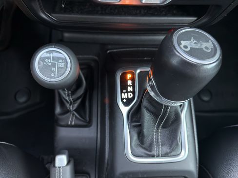 Used 2018 Jeep Wrangler Unlimited Sahara w/ Quick Order Package 24M Moab AWD/4WD image 27