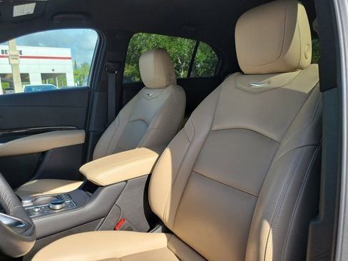 Used 2025 Cadillac XT4 Premium Luxury FWD image 13
