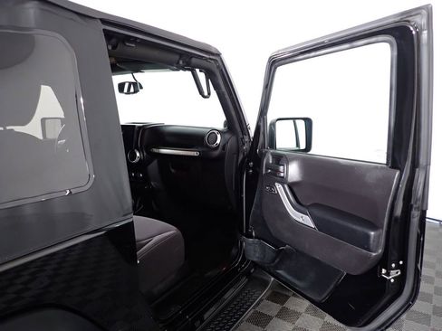Used 2014 Jeep Wrangler Rubicon w/ Power Convenience Group AWD/4WD image 27