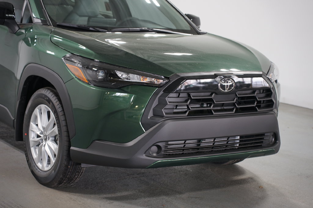 New 2026 Toyota Corolla Cross LE w/ Moonroof Package FWD image 4