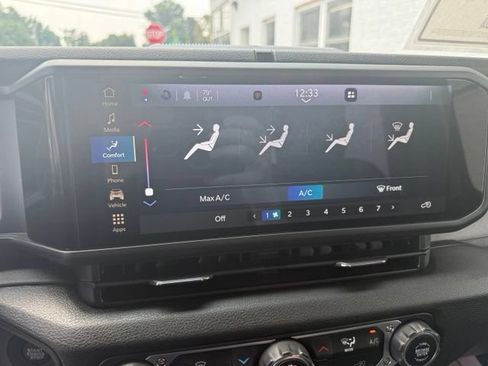Used 2025 Jeep Wrangler Sport AWD/4WD image 22