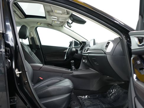 Used 2018 MAZDA MAZDA3 Touring FWD image 11