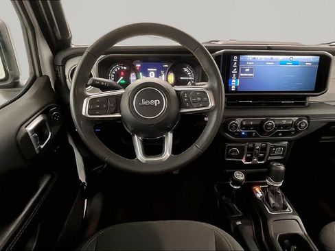Used 2024 Jeep Wrangler Unlimited Sahara AWD/4WD image 8