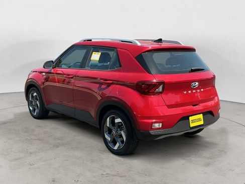 Used 2022 Hyundai Venue Limited FWD image 7
