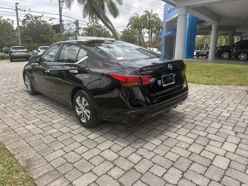Used 2025 Nissan Altima 2.5 S FWD image 34
