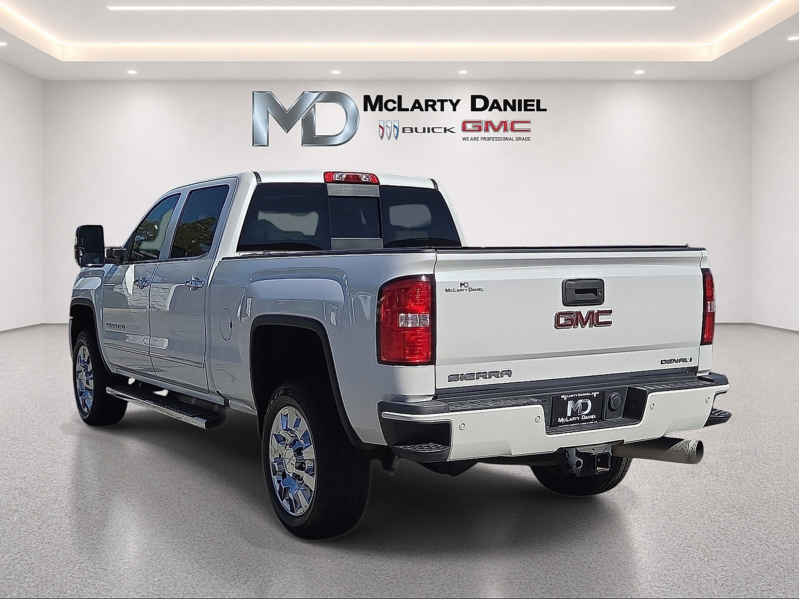 Used 2018 GMC Sierra 2500 Denali w/ Duramax Plus Package AWD/4WD image 13