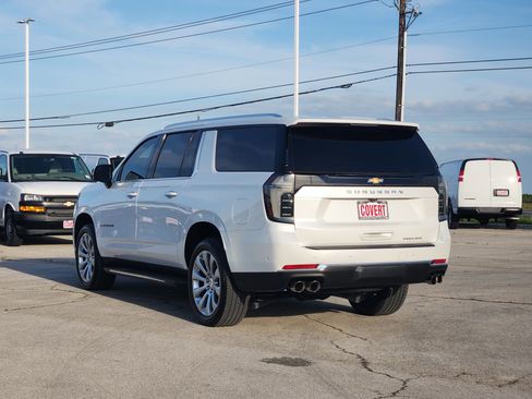 Used 2025 Chevrolet Suburban Premier RWD image 7