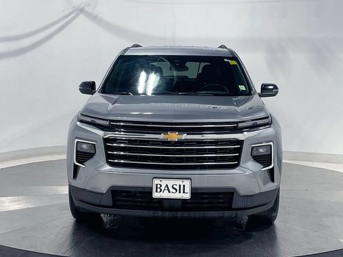 Used 2025 Chevrolet Traverse LT AWD/4WD image 9