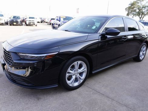 Used 2025 Honda Accord LX image 3