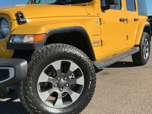 Used 2018 Jeep Wrangler Unlimited Sahara AWD/4WD image 9