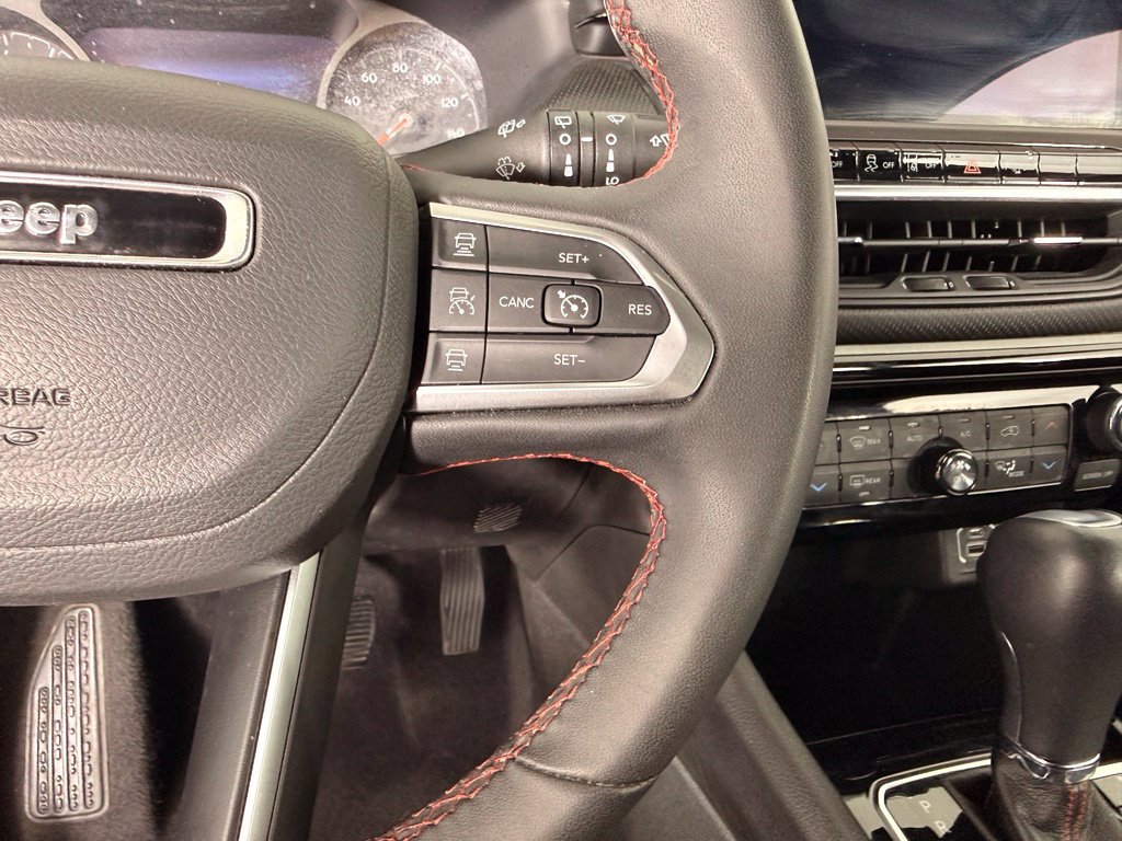 Used 2025 Jeep Compass Trailhawk AWD/4WD image 22
