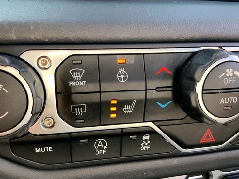 Certified 2025 Jeep Wrangler Unlimited Sahara AWD/4WD image 28