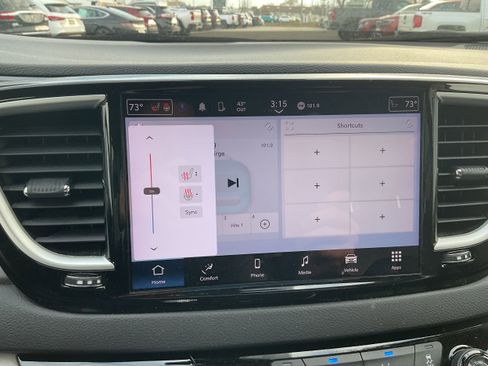 Used 2024 Chrysler Pacifica Touring-L image 7