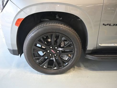 Used 2024 GMC Yukon SLT w/ SLT Luxury Package AWD/4WD image 33