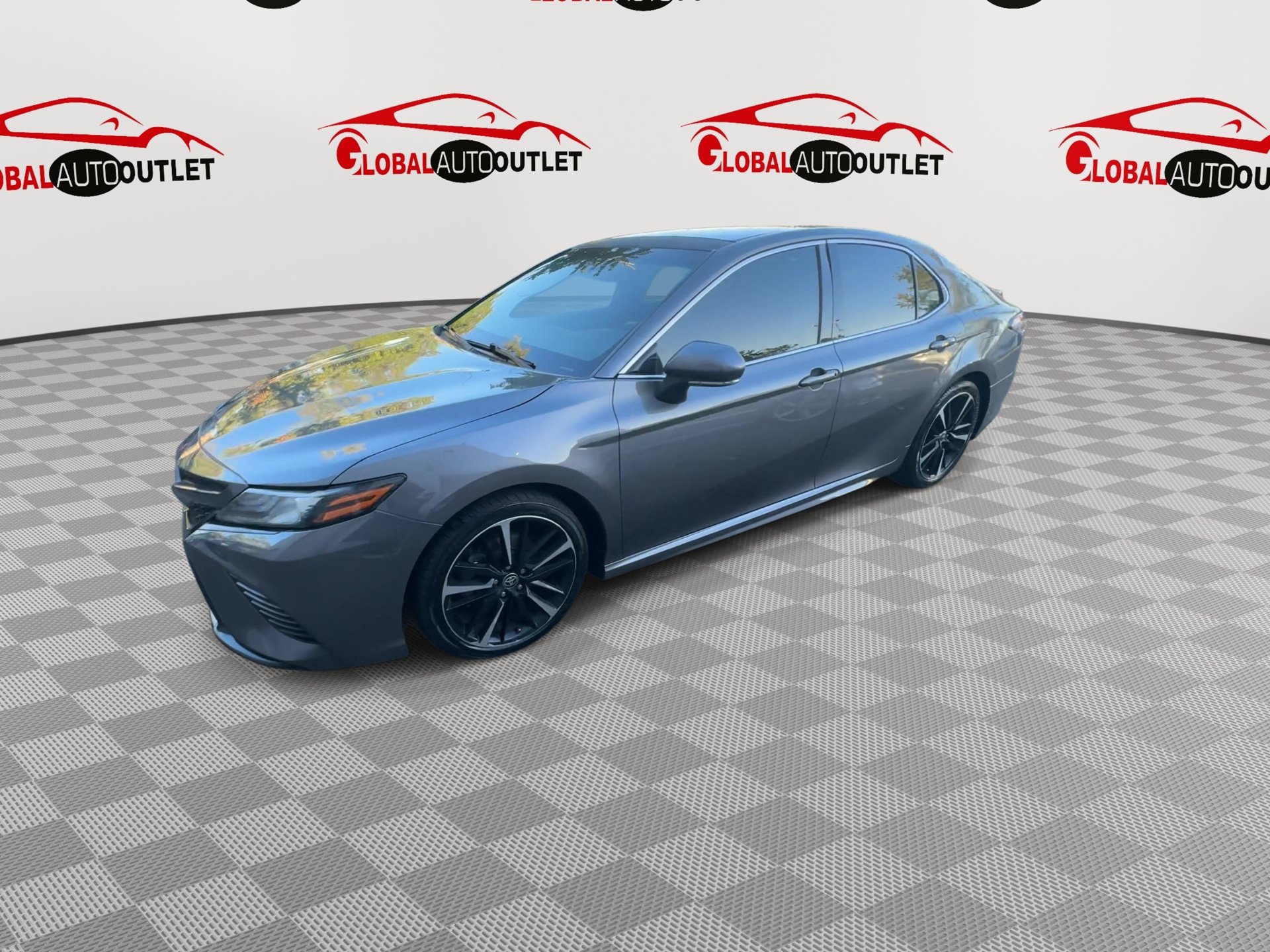 Used 2020 Toyota Camry XSE FWD image 4