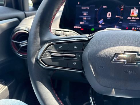 Used 2024 Chevrolet Equinox EV RS FWD image 18