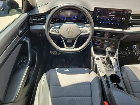 Used 2025 Volkswagen Jetta SE FWD image 15