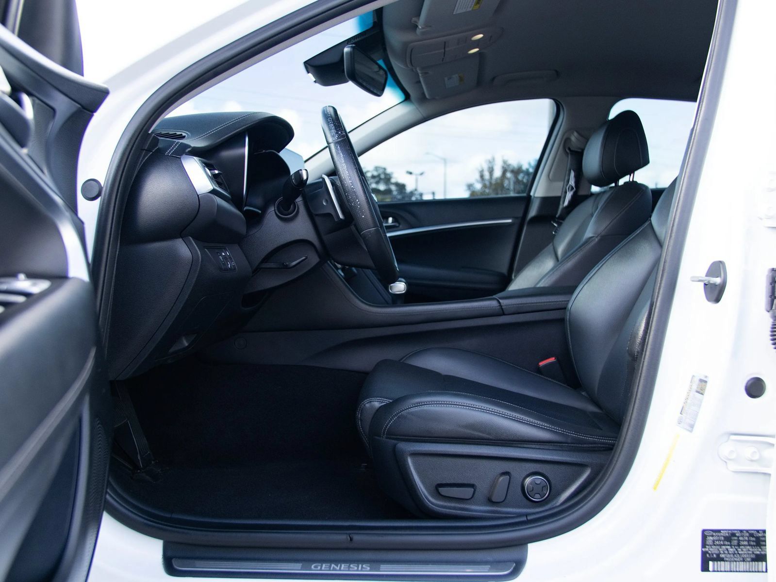 Used 2020 Genesis G70 2.0T RWD image 17