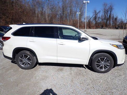 Certified 2017 Toyota Highlander XLE w/ Carpet Mat Package image 2