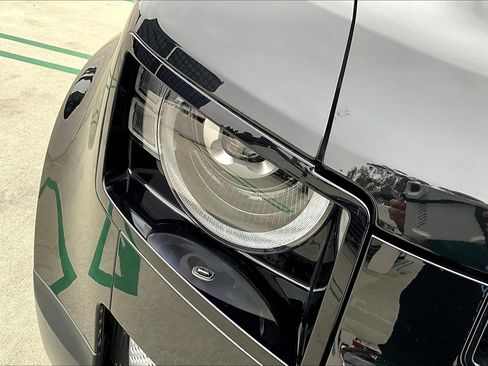 Used 2024 Land Rover Defender 110 SE image 30