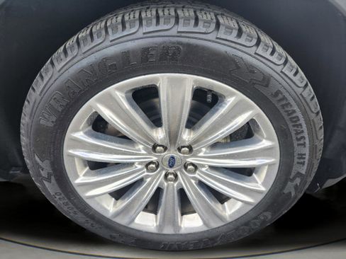 Used 2020 Ford Explorer Limited w/ Class III Trailer Tow Package AWD/4WD image 35