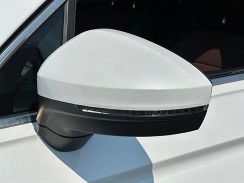 Certified 2022 Volkswagen Tiguan SEL R-Line AWD/4WD image 10
