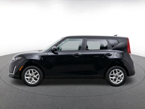 Used 2025 Kia Soul LX w/ LX Technology Package FWD image 9