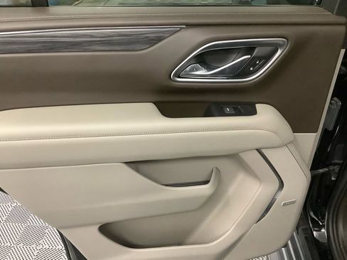 Used 2021 GMC Yukon SLT w/ SLT Luxury Plus Package image 6