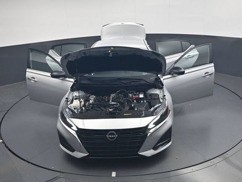 Used 2025 Nissan Altima 2.5 SV FWD image 52