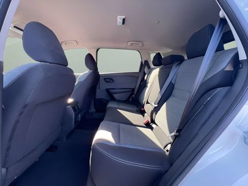 Used 2022 Nissan Rogue S FWD image 15