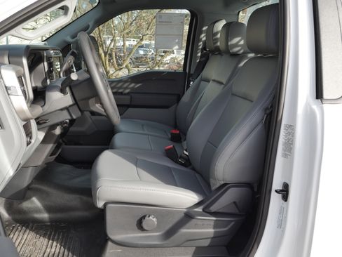 Certified 2024 Ford F450 XL w/ XL Chrome Package image 3