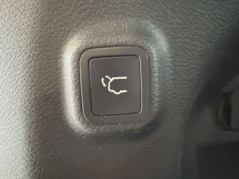 Used 2019 Jeep Cherokee Limited AWD/4WD image 18