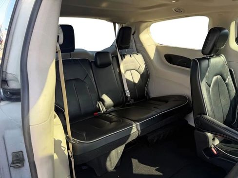 Used 2022 Chrysler Pacifica Limited image 33