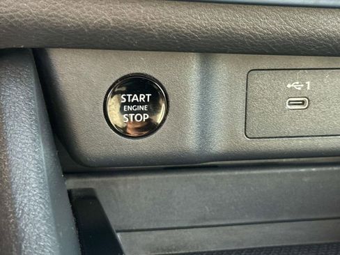 Used 2024 Nissan Rogue SV image 28